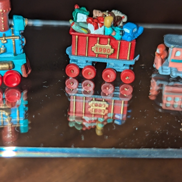 1990 Hallmark  Collectors Series Mini Keepsake Ornament Trains - Picture 7 of 11